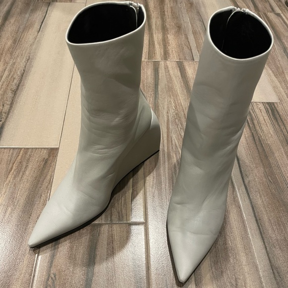 Off White Dolls Wedge Boot - Picture 1 of 7